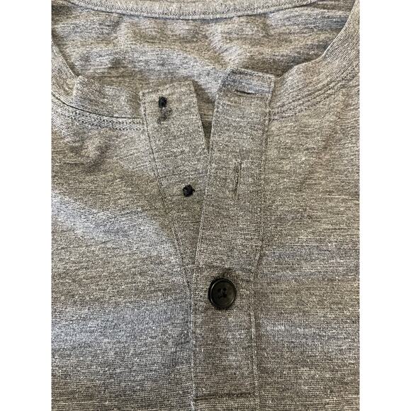 Lululemon Mens Gray Henley T Shirt Top Size Mens Medium? Missing Buttons - Picture 2 of 7